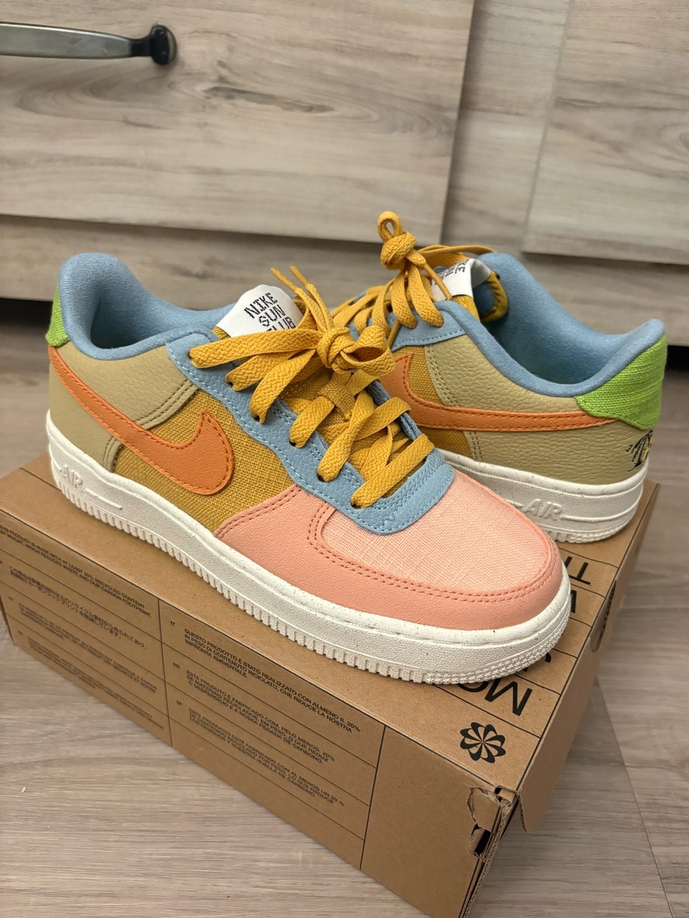 Nike Air Force 1 Low '07 LV8
Next Nature Sun Club (GS)